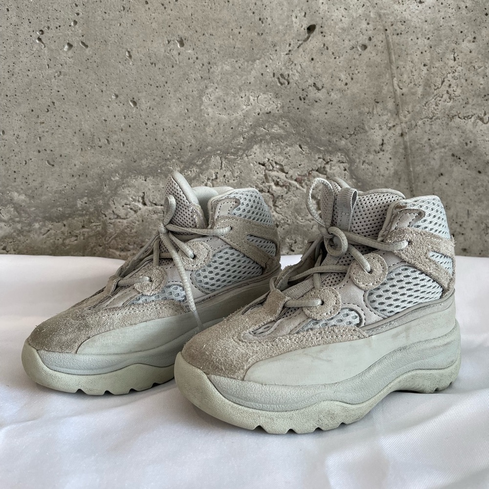 Yeezy Desert Kids Boot in Salt